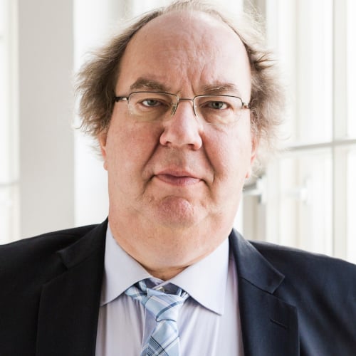 Prof. Dr. Christian Böttger - ist Professor für Wirtschaftsingenieurwesen an der HTW Berlin, forscht seit Jahren zu Verkehrswesen und Eisenbahn. 