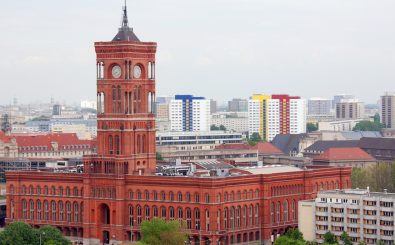 Das Rote Rathaus beheimatet den Berliner Senat und den regierenden Bürgermeister Berlins. Foto: meunierd | shutterstock