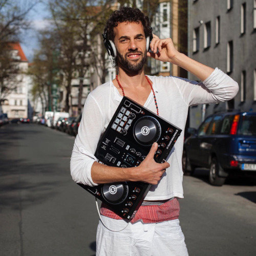 Pascal de Lacaze - ist DJ und Mitbegründer der Sober-Rave-Reihe Ecstatic Dance
