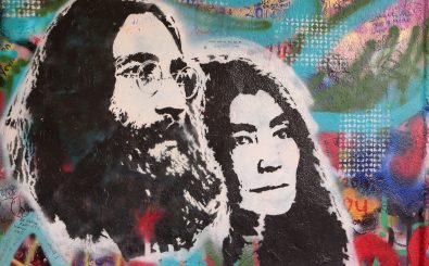 Das Paar Yoko Ono und John Lennon wird in der Popkultur immer wieder aufgegriffen, hier in einem Graffiti in Prag. Foto: emka74 | shutterstock.com