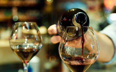 Ob Hobby, Statussymbol oder Kulturerbe: Wein ist viel mehr als vergorener Traubensaft. Foto: blob | shutterstock.com