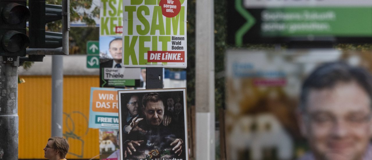 Plakatedschungel im Wahlkampf.Foto: John MacDougall | AFP