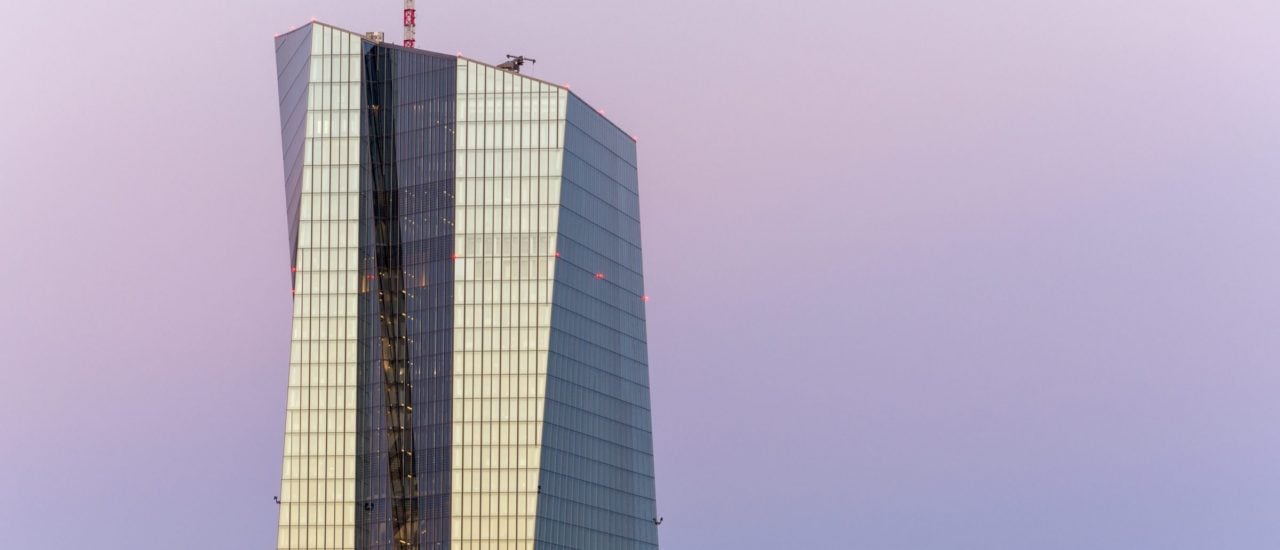Der Hauptsitz der EZB in Frankfurt am Main. Von hier aus wird die Geldpolitik der Euro-Zone gelenkt. Foto: asvolas | shutterstock