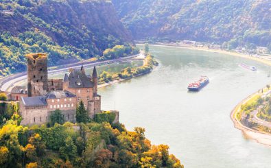 Die Burg Katz und der Rhein – die wichtigste Wasserstraße in Deutschland. Foto: leoks | shutterstock.com