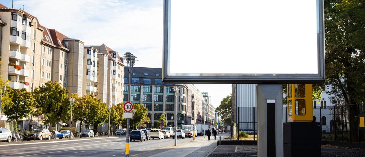 Wie viel die Stadt Berlin mit digitaler Werbung verdient, bleibt erstmal geheim. Foto: rawf8 | shutterstock