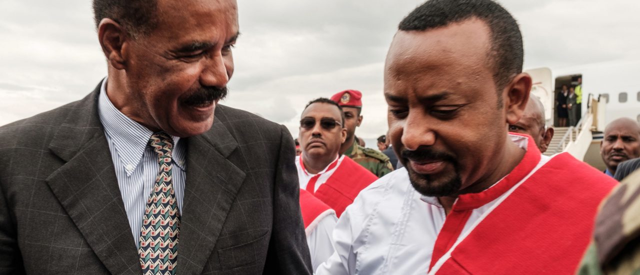 Die Staatschefs Abiy Ahmed (Äthiopien, rechts)  und Isaias Afwerki (Eritrea) im November 2018. Foto: EDUARDO SOTERAS | AFP