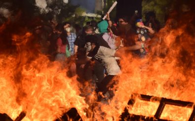 Seit Oktober protestieren die Menschen in Chile gegen die soziale Ungleichheit, die Polizei reagiert mit gewalt. Foto: Johan Ordonez | AFP 