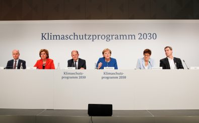 Angela Merkel bei der Vorstellung des Klimapakets. Foto: Axel Schmidt | AFP