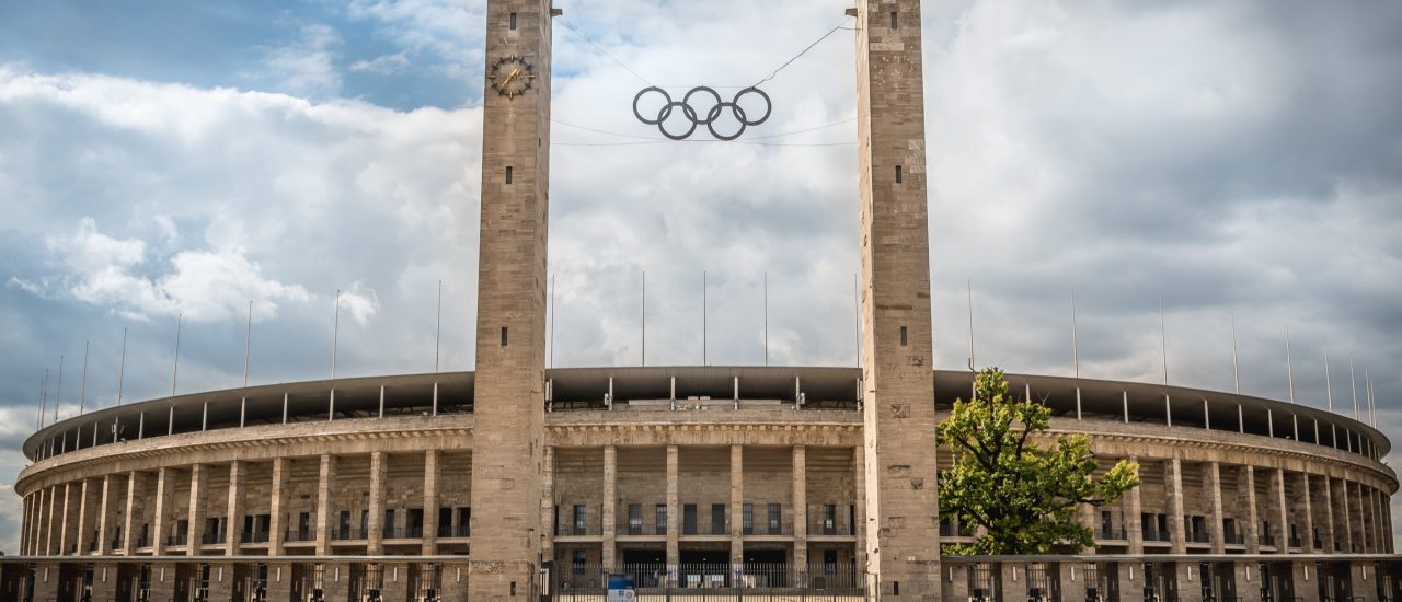 Das Berliner Olympia-Stadium soll im Juni 2020 Epizentrum der „größten BürgerInnenversammlung Deutschlands“ werden. Foto: shutterstock | N. M. Bear