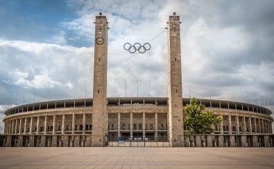Das Berliner Olympia-Stadium soll im Juni 2020 Epizentrum der „größten BürgerInnenversammlung Deutschlands“ werden. Foto: shutterstock | N. M. Bear