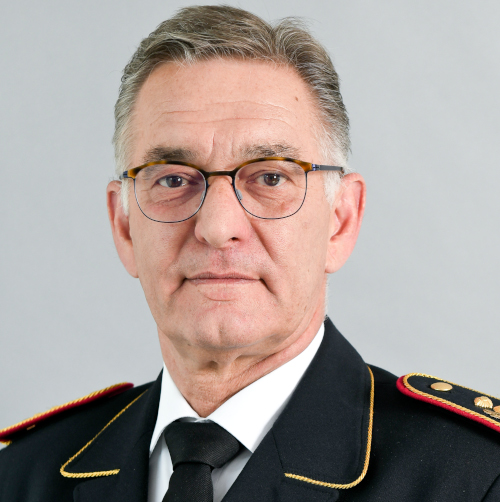 Hartmut Ziebs - ist Präsident des Deutschen Feuerwehrverbands.