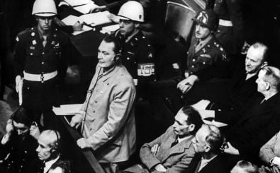 Hermann Göring bei den Nürnberger Prozessen. Wie lief die Entnazifizierung damals ab? Foto: AFP