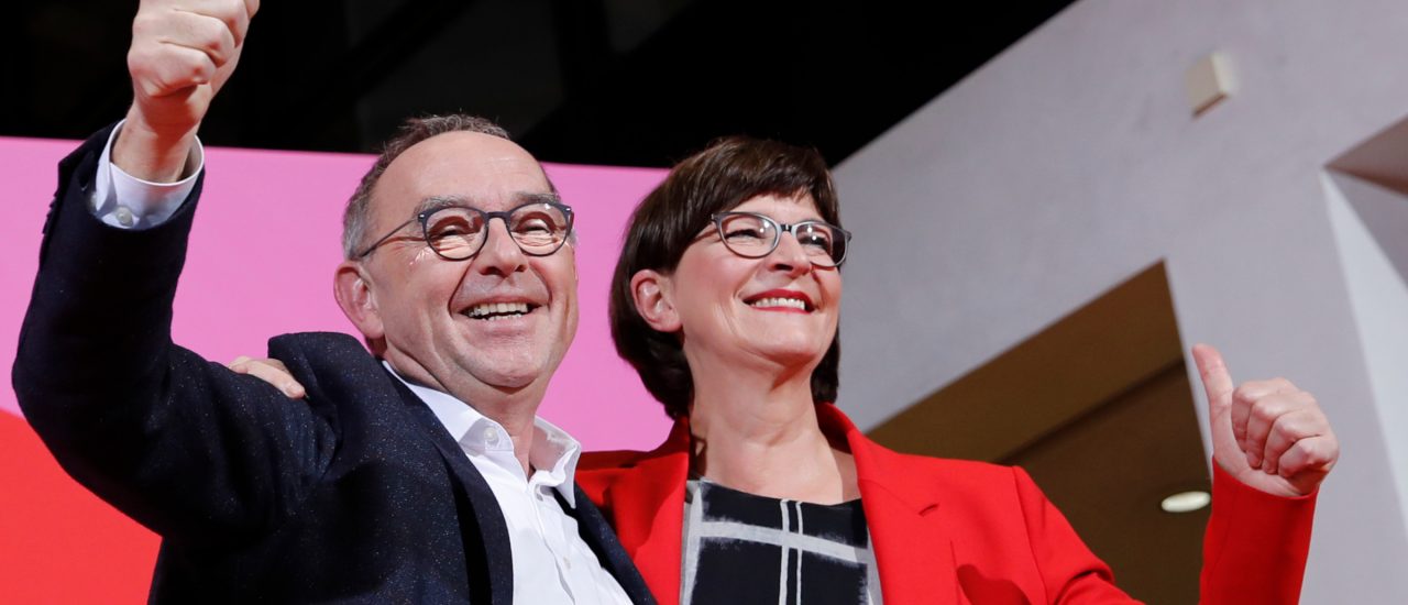 Hoffnungsträger für die einen, Instabilitätsfaktoren für die anderen: Das neue SPD-Spitzenduo Saskia Esken und Norbert Walter-Borjans. Foto: Axel Schmidt | AFP