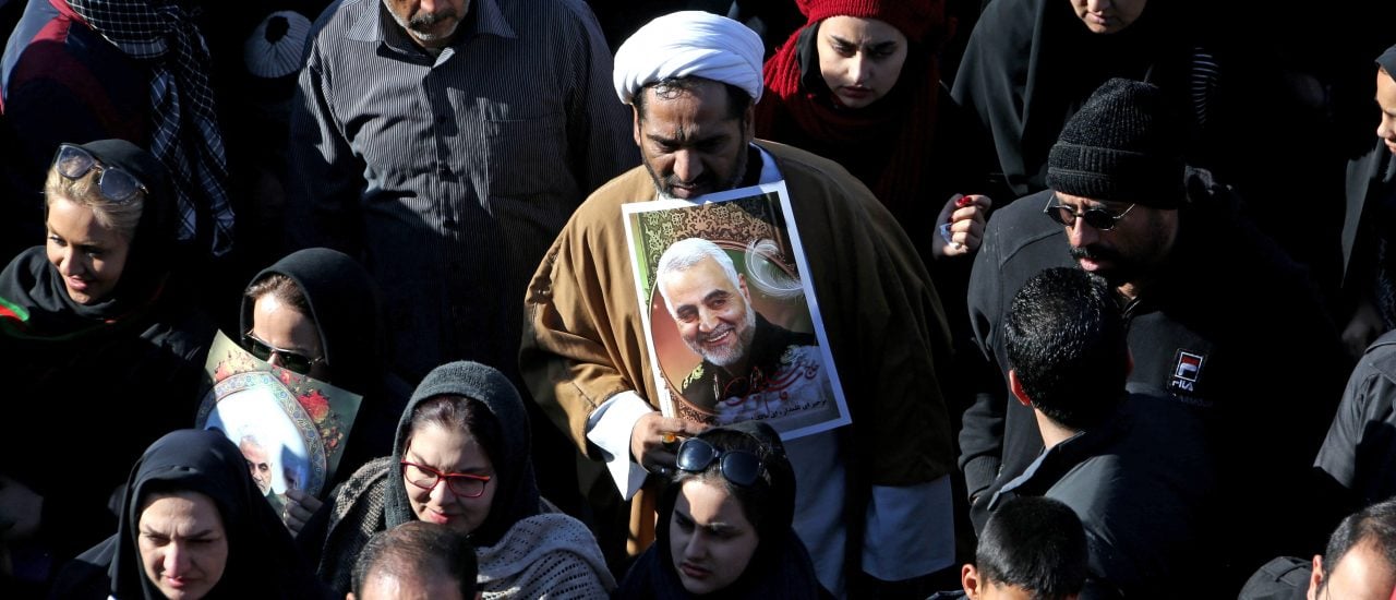 Trauernde Menschen während der Beisetzung Soleimanis im Iran. Foto: Atta Kenare | AFP