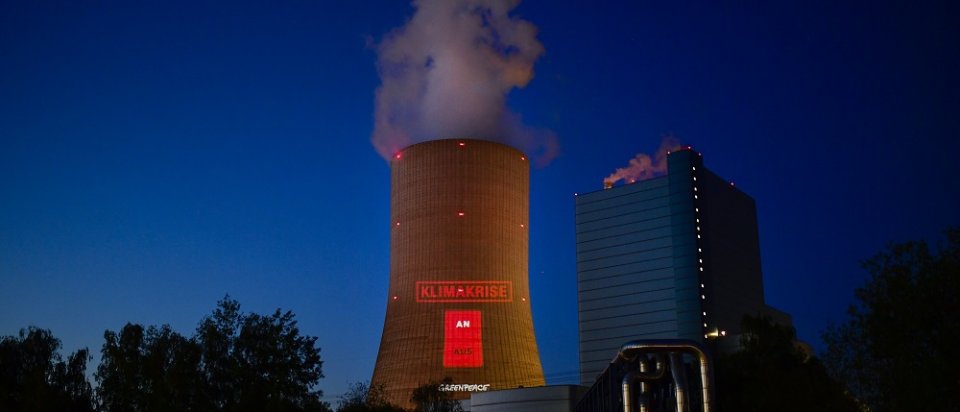 Greenpeace activists project the slogan „Climate crisis On“ on the cooling tower of the coal-fired power plant Datteln 4 of Uniper in Datteln, western Germany, on May 30, 2020. – Despite repeated protests in recent months against the controversial hard coal-fired power plant Datteln 4 , it will go into regular operation on Saturday. (Photo by Ina FASSBENDER / AFP)