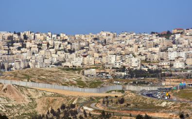 Grenze zwischen Ost-Jerusalem und dem Westjordanland ChameleonsEye/ shutterstock