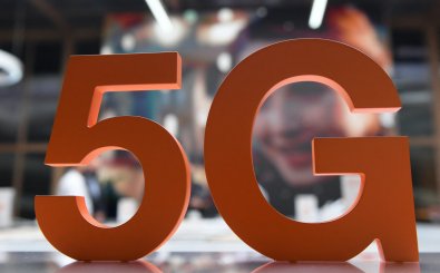 A 5G logo is pictured at the Orange stand during the Mobile World Congress (MWC) fair in Barcelona on June 29, 2021. (Photo by Josep LAGO / AFP)