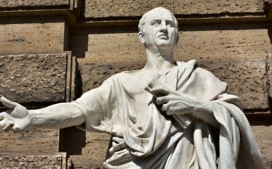 Cicero-Statue vor dem Justizpalast in Rom. Foto: Cris Foto/shutterstock