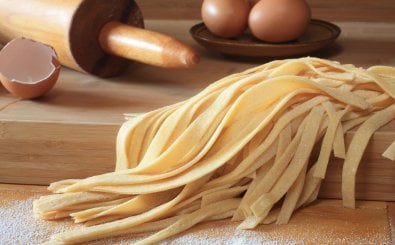 Die Teigwaren Riesa Gmbh stellt sowohl Eiernudeln als auch Pasta aus Hartweizengrieß her. (Foto: Nobor/shutterstock.com)