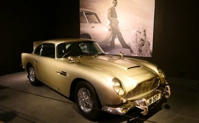 THE HAGUE, THE NETHERLANDS – APRIL 21, 2019: The famous and genuine Aston Martin from James Bond, 007 within the Louwman Museum. Foto: Friemann / Shutterstock