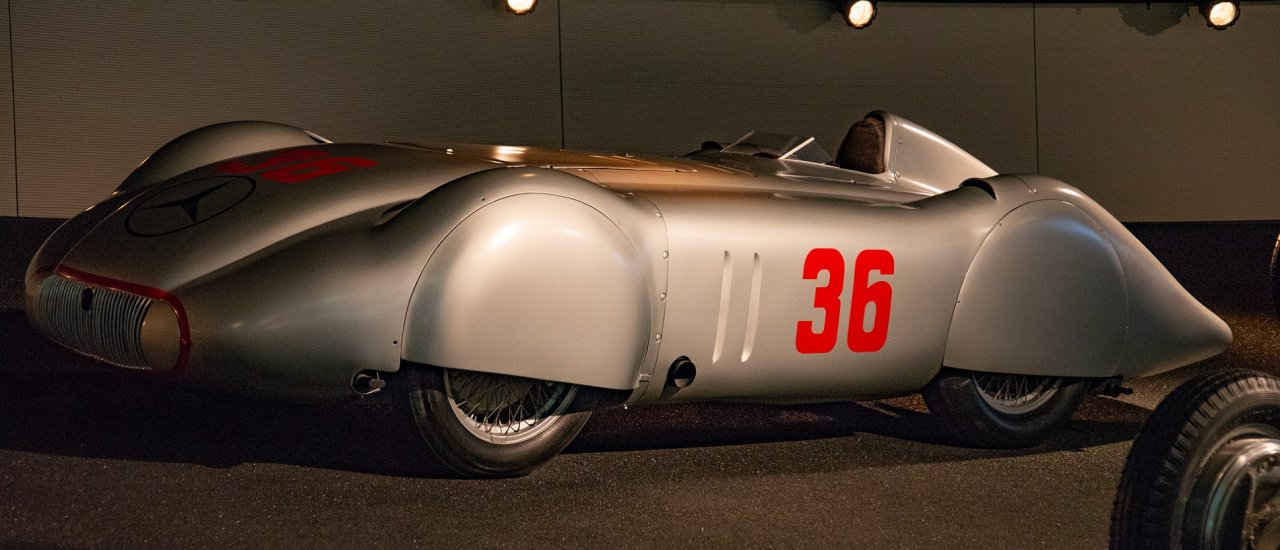 Stuttgart, Germany – April 13, 2019: Mercedes-Benz W25 ‚Avus‘ streamlined Manfred von Brauchitsch 1937 racing car. Foto: S.Candide / Shutterstock 