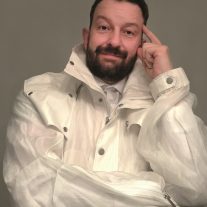 Claus Richter, Künstler und Mode-Kolumnist für das Monopol-Magazin