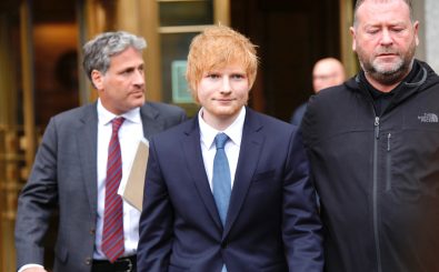 Ed Sheeran nach seiner Aussage im Copyright-Prozess um den Song „Let’s Get It On“ von Marvin Gaye und Ed Towsend. Foto: Kena Bentacur / AFP