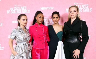 LOS ANGELES, CALIFORNIA – NOVEMBER 10: (L-R) Pauline Chalamet, Alyah Chanelle Scott, Amrit Kaur, and Reneé Rapp attend the Los Angeles Premiere of HBO Max’s „The Sex Lives Of College Girls“ at Hammer Museum on November 10, 2021 in Los Angeles, California. (Photo by Emma McIntyre/Getty Images)