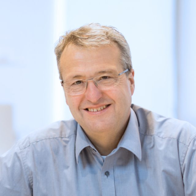 Bernd Büchner, Direktor des Leibniz-Instituts für Festkörper- und Werkstoffforschung in Dresden