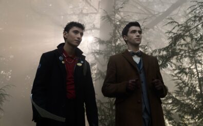 DEAD BOY DETECTIVES. (L to R) Jayden Revri as Charles Rowland and George Rexstrew as Edwin Payne in episode 2 of DEAD BOY DETECTIVES. Cr. Ed Araquel/Netflix © 2023