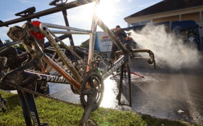 Rennradpflege bei der Tour de France 2024, Foto: Jens Klötzer