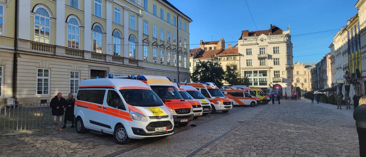 Überführte Rettungswagen in Lviv. Foto: Chainreaction Bike Convoy for Ukraine