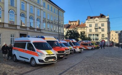 Überführte Rettungswagen in Lviv. Foto: Chainreaction Bike Convoy for Ukraine