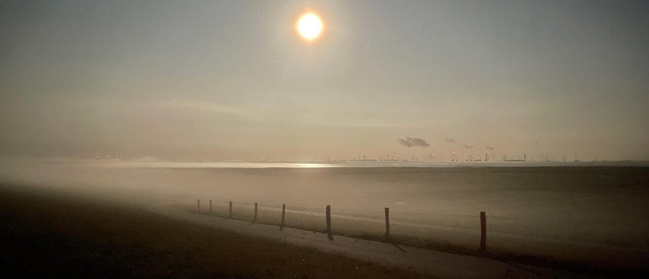 So sieht man die Küste nur auf Nachtfahrt. Foto: Daniel Rasch