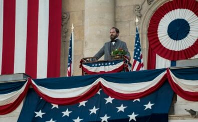 Die Haifischinsel mit Blick auf die Hafenstadt Lüderitz in Namibia