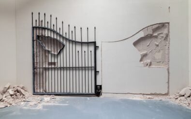 Installation von Shilpa Gutpa „Untitlet 2008 – 09“ / bepsy / Shutterstock