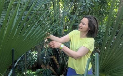 Jutta Person im Botanischen Garten Berlin. Foto: Heike Sicconi