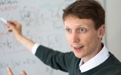 Jona Kayser am Max-Planck-Zentrum für Physik und Medizin. Foto: MPI für die Physik des Lichts