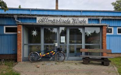 Mit dem Tandem durch die Wische. Foto: Leonard Schubert