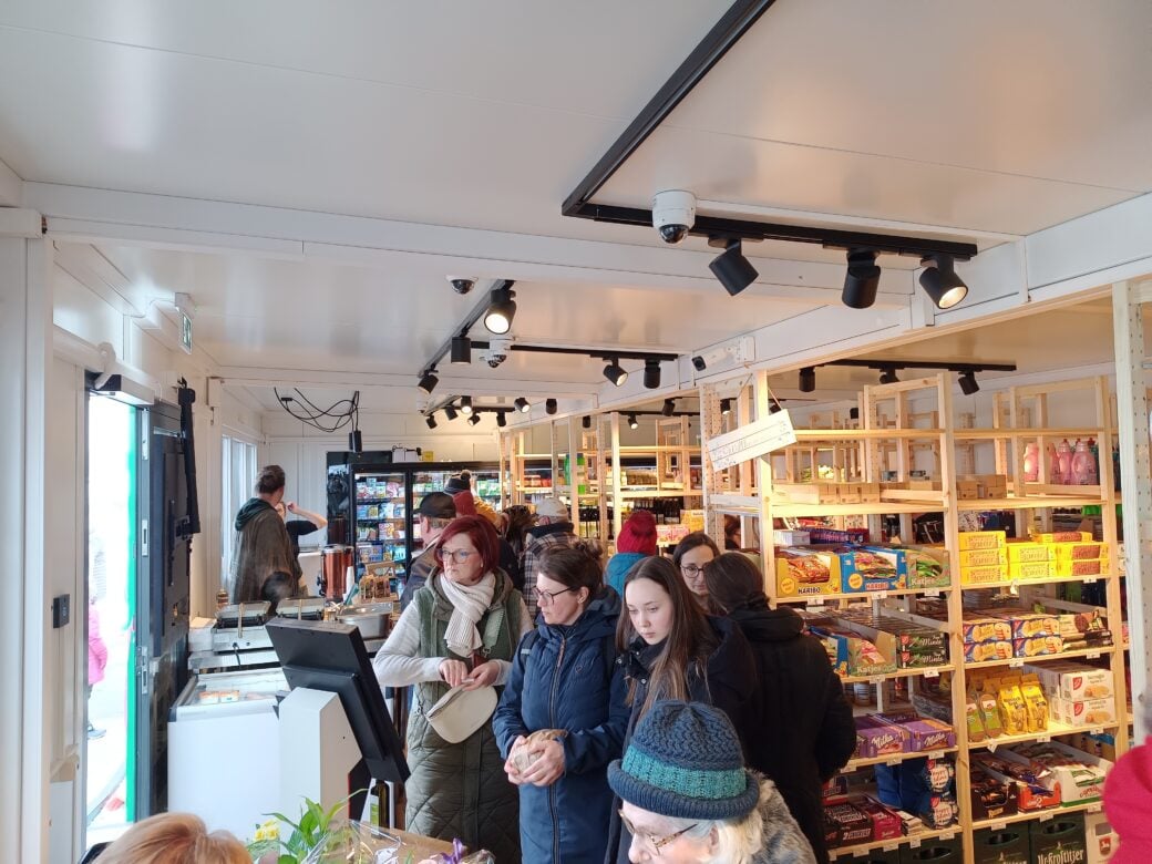 Der erste Container-Dorfladen des Zörbiger Startups Unser Schopp steht in Burgkemnitz. Foto: Unser Schopp