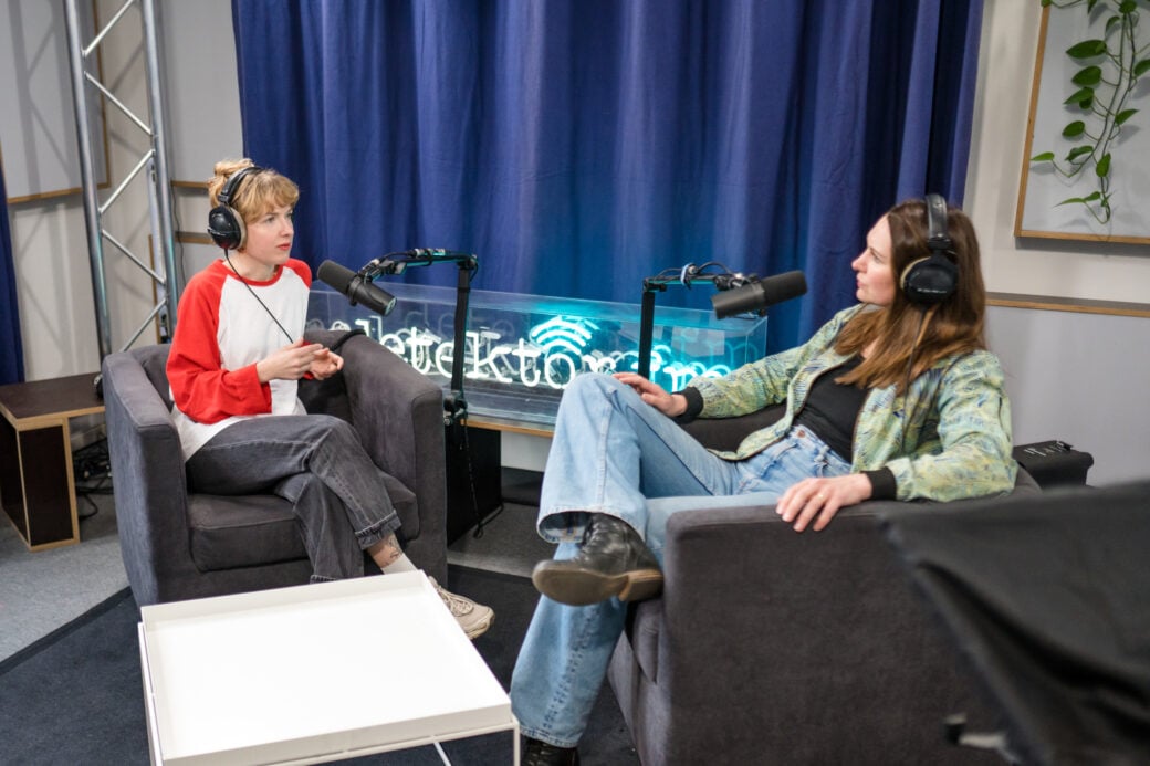 Marie Landes und Katja Schmidt im detektor.fm-Studio.