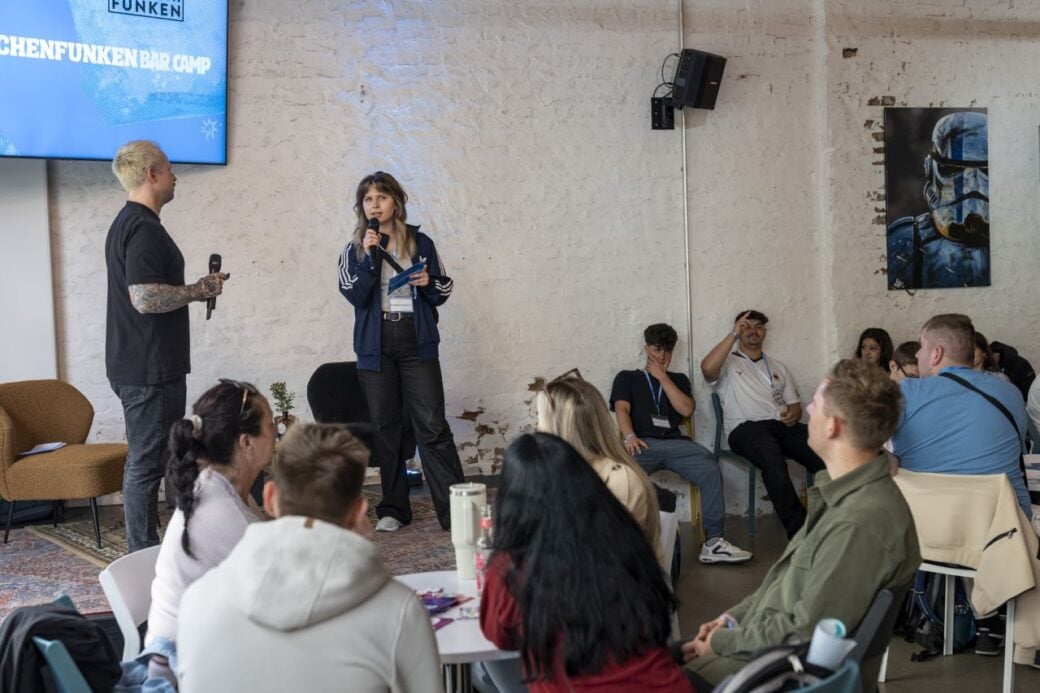 Teilnehmende eines Barcamps des Demokratieförderungsprojekts "dazwischenfunken" der Bürgerstiftung Halle. Foto: Falk Wenzel