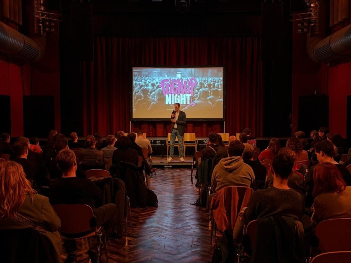 Bei der Fuck-up-Night für die Demokratie sprechen Politiker und Politikerinnen über ihr Scheitern. Foto: Tom Waurig